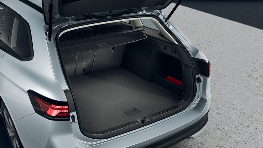 Volkswagen Passat, Passat 1,5 eTSI 110 kW mHEV, barva stříbrná