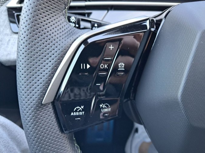 Peugeot 5008, Peugeot 5008 5008 GT Hybrid 145 e-DCS6, barva bílá