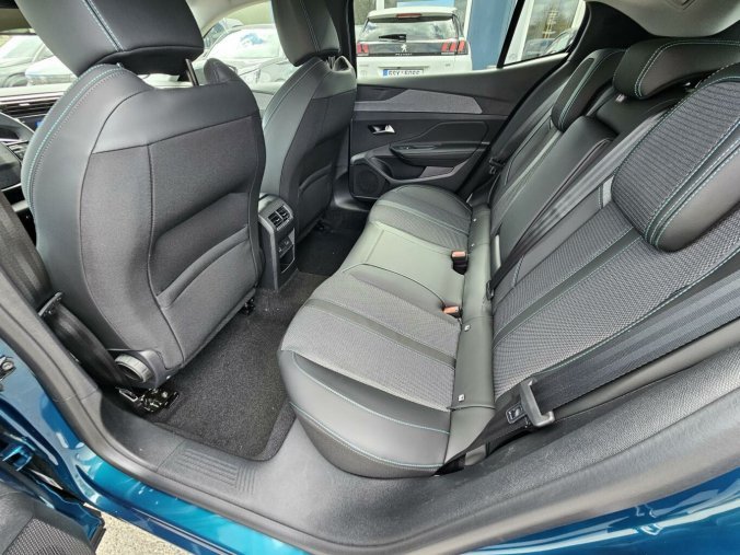 Peugeot 408, Peugeot 408 ALLURE Hybrid 145 e-DCS6, barva modrá