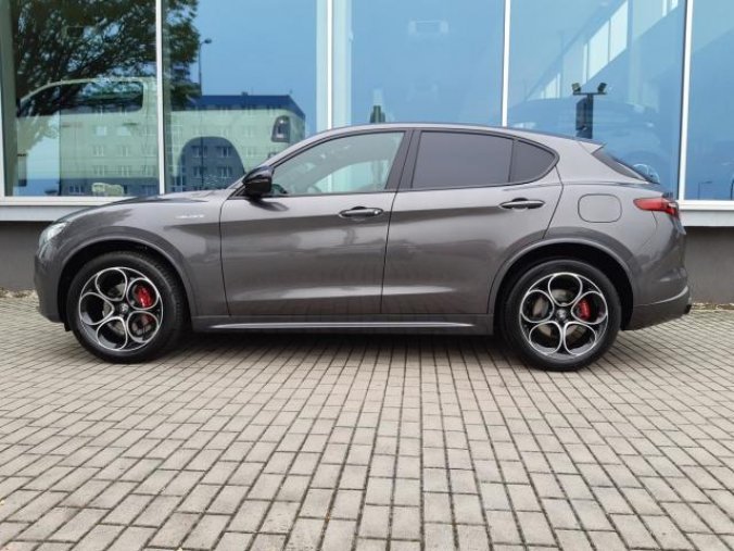 Alfa Romeo Stelvio, Veloce 4x4 2,0 280PS, barva šedá