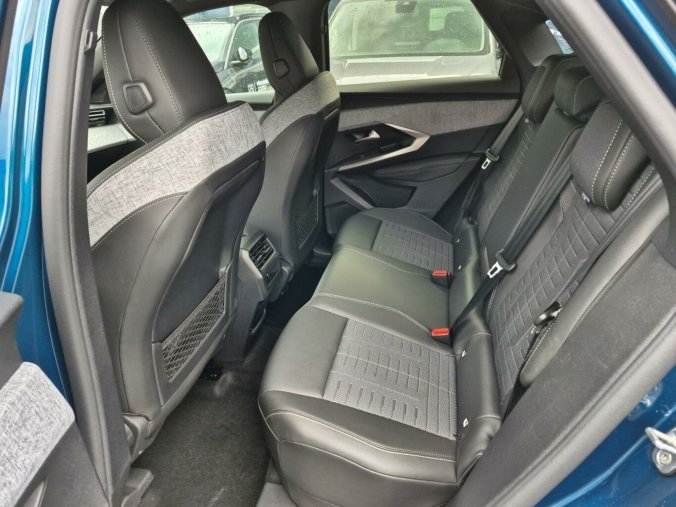 Peugeot 3008, Peugeot 3008 GT Hybrid 145 e-DCS6, barva modrá
