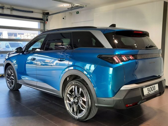Peugeot 5008, Peugeot 5008 5008 ALLURE Hybrid 145 e-DCS6, barva modrá