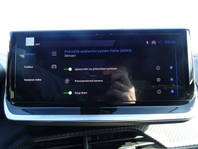 Peugeot 2008, Peugeot 2008 ALLURE Hybrid 145k e-DCS6, barva červená