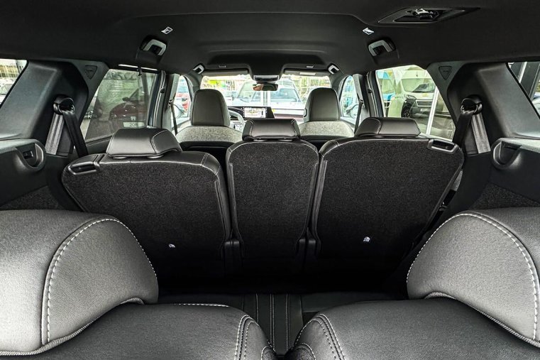 Peugeot 5008, Peugeot 5008 1,2 GT Hybrid 145 e-DCS6, barva modrá