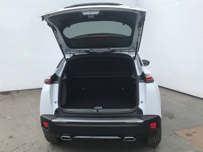 Peugeot 2008, Peugeot 2008 GT Hybrid  145 e-DCS6, barva bílá