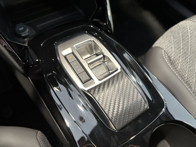Peugeot 2008, Peugeot 2008 ALLURE, Automat, nový model, barva červená