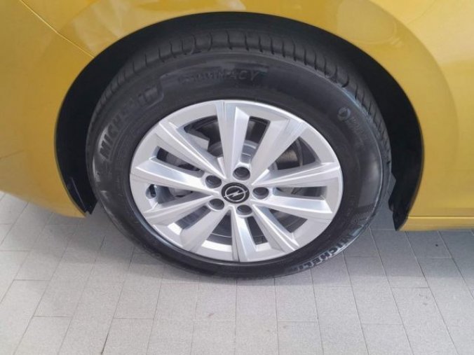 Opel Astra, Edition HB F12XHT MT6 S/S 130H, barva žlutá