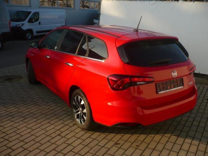 Fiat Tipo, SW 1.4 95k Mirror, barva červená