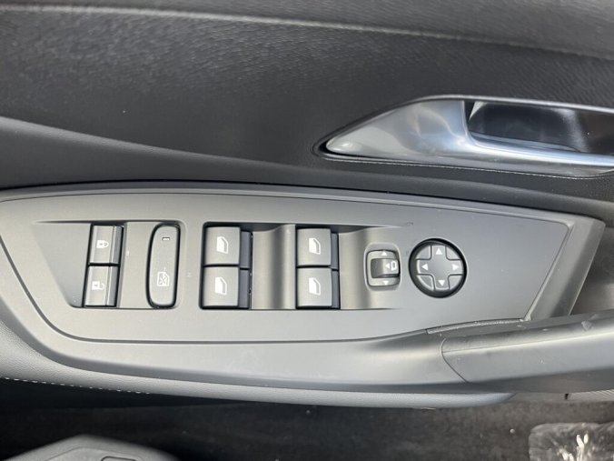 Peugeot 408, Peugeot 408 ALLURE Hybrid 145 e-DCS6, barva modrá