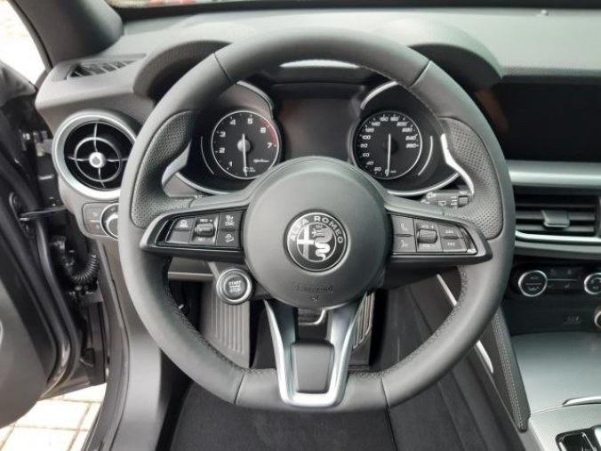 Alfa Romeo Stelvio, Veloce 4x4 2,0 280PS, mod.2022, barva šedá