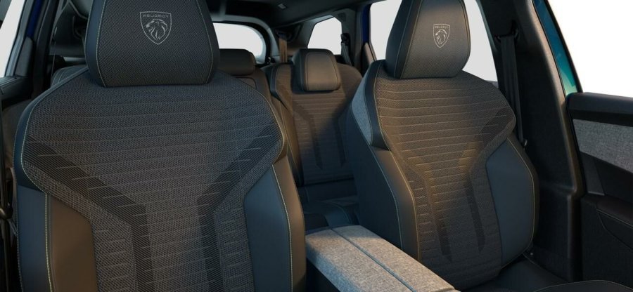 Peugeot 5008, Peugeot 5008 GT Hybrid 145 e-DCS6, barva modrá