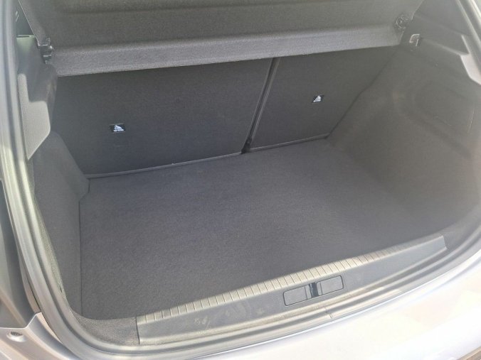 Peugeot 208, Peugeot 208 SYTLE 1.2 PT 100K MAN5, barva šedá