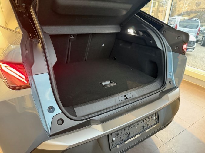 Peugeot 3008, Peugeot 3008 GT Hybrid 145 e-DCS6, barva modrá