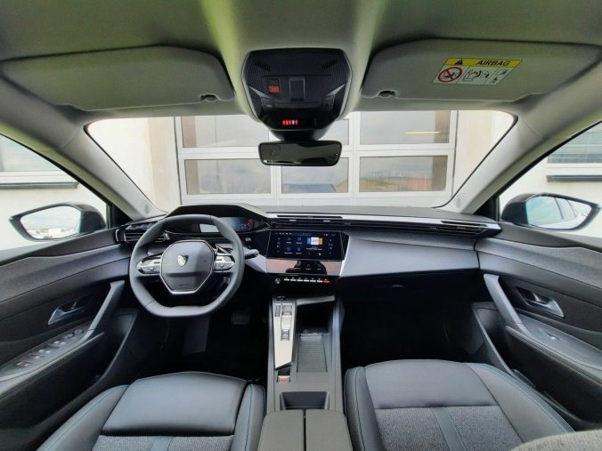 Peugeot 408, Peugeot 408 ALLURE Hybrid 145 e-DCS6, barva bílá