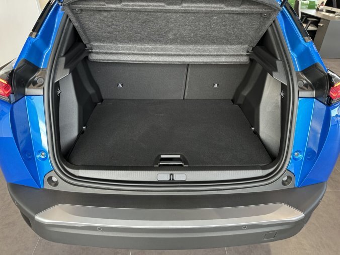 Peugeot 2008, Peugeot 2008 ALLURE 115kW, e-dojezd 405km, barva modrá