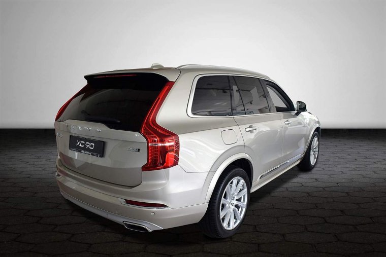 Volvo XC90, D5 2.0L 235 HP INSCRIPTION 7s AT8 AWD, barva zlatá