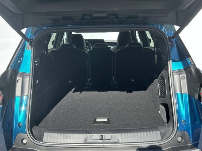 Peugeot 5008, Peugeot 5008 GT e-DCS6 Hybrid, barva modrá