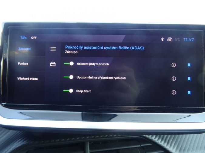 Peugeot 2008, Peugeot 2008 ALLURE Hybrid 145k e-DCS6, barva stříbrná