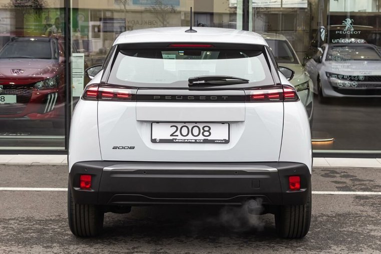 Peugeot 2008, Peugeot 2008 1,2 STYLE Hybrid 136 e-DCS6, barva bílá