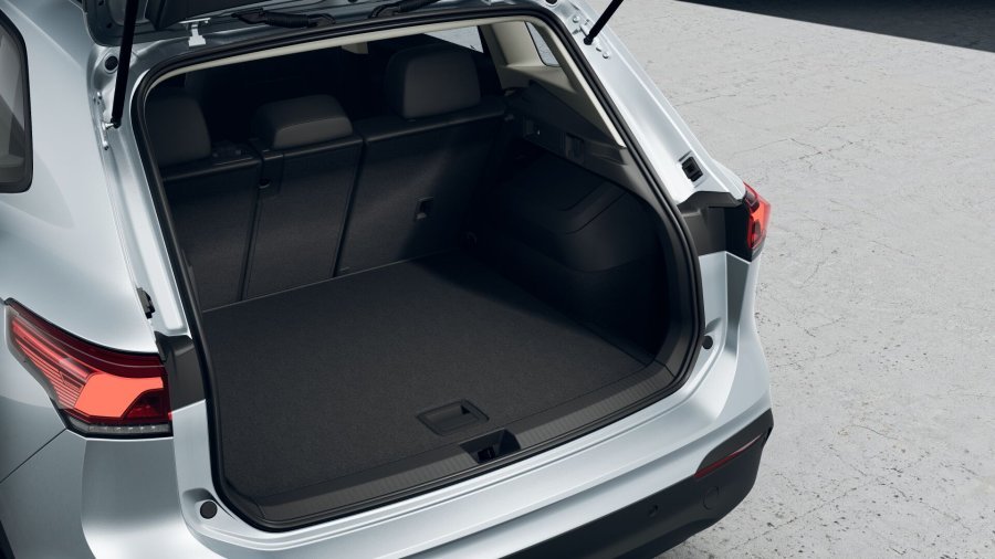 Volkswagen Tiguan, Tiguan People 1,5 eTSI 110 kW mHEV, barva stříbrná