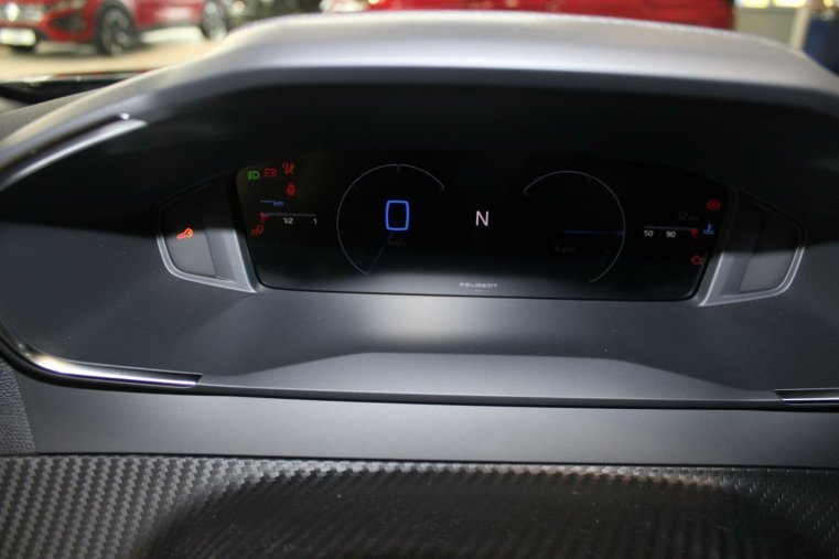 Peugeot 2008, Peugeot 2008 ALLURE Hybrid 136 e-DCS6, barva šedá