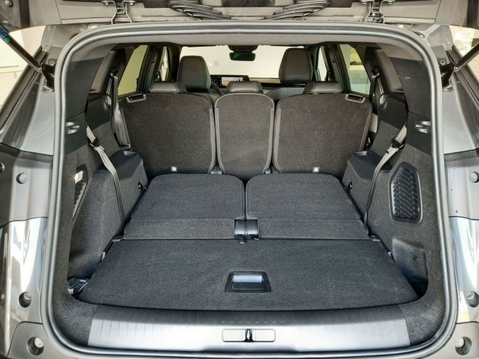 Peugeot 5008, Peugeot 5008 ALLURE Hybrid 136 e-DCS6, barva šedá