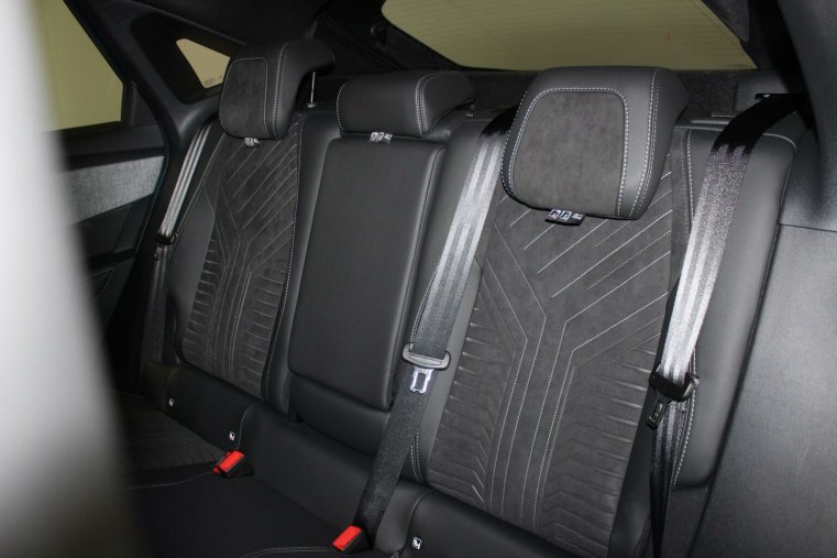 Peugeot 3008, Peugeot 3008 GT Hybrid 136 e-DCS6, barva modrá
