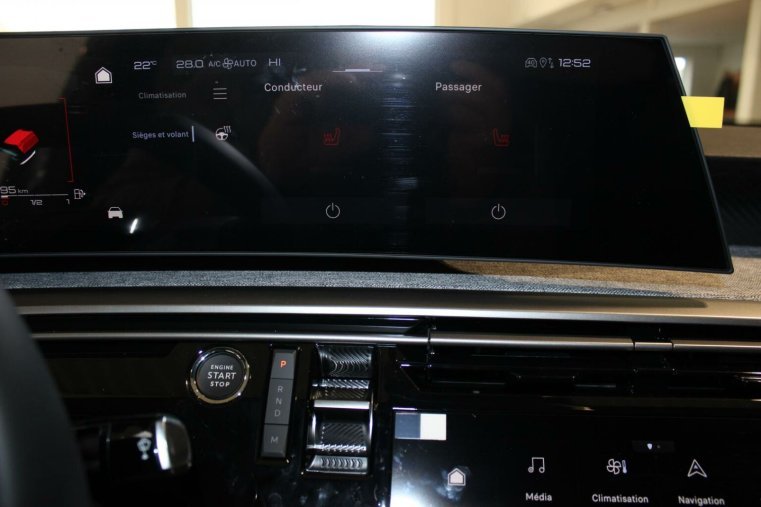 Peugeot 3008, Peugeot 3008 ALLURE Hybrid 136 e-DCS6, barva modrá