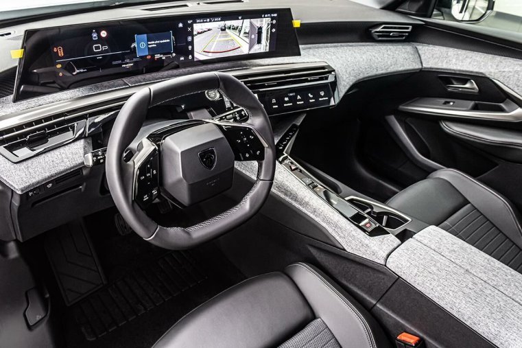 Peugeot 5008, Peugeot 5008 1,2 ALLURE Hybrid 145 e-DCS6, barva bílá