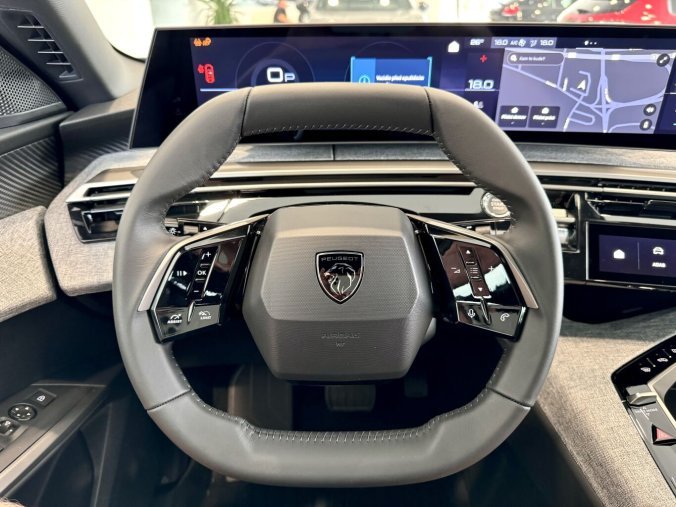 Peugeot 3008, Peugeot 3008 Elektromobil, e-dojezd 520km, barva modrá