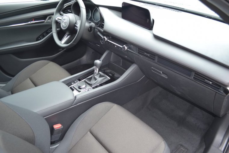 Mazda 3, Skyactiv G122, barva šedá