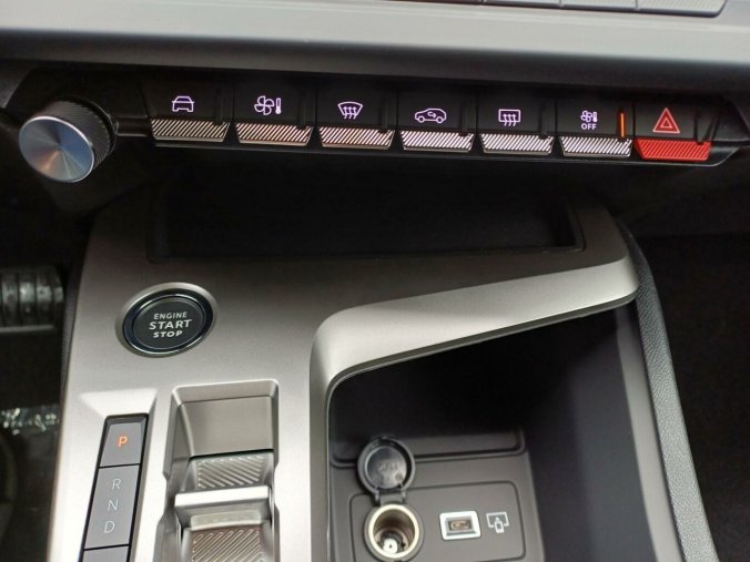 Peugeot 408, Peugeot 408 ALLURE Hybrid 136 e-DCS6, barva šedá
