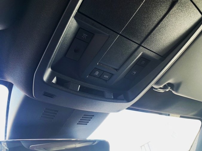 Peugeot 5008, Peugeot 5008 GT Hybrid 145 e-DCS6, barva šedá