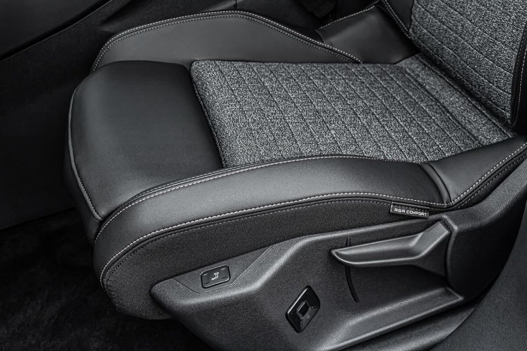 Peugeot 5008, Peugeot 5008 1,2 ALLURE Hybrid 145 e-DCS6, barva bílá