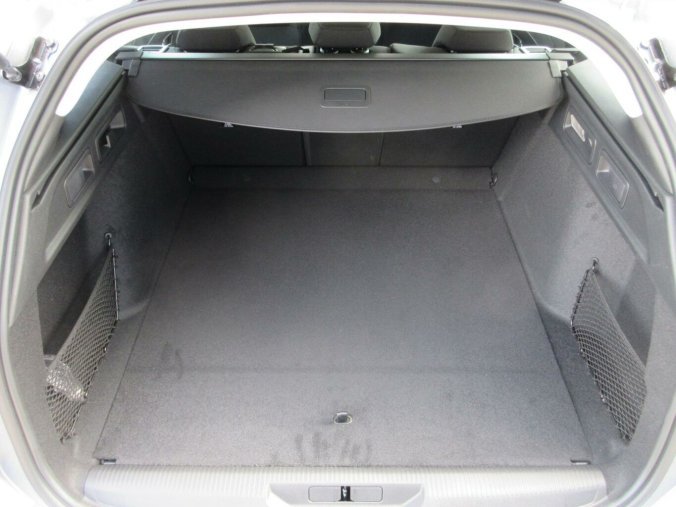 Peugeot 308, Peugeot 308 SW STYLE Hybrid 145 e-DCS6, barva šedá