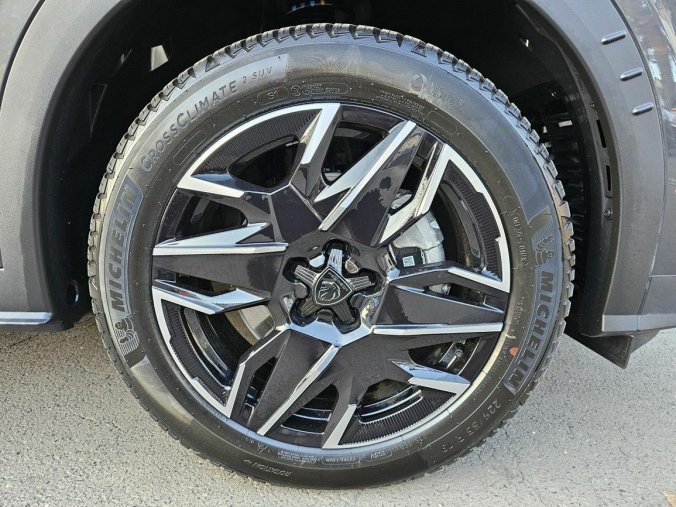 Peugeot 5008, Peugeot 5008 GT Hybrid 136 e-DCS6, barva šedá