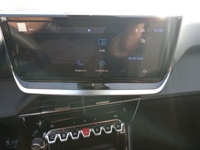 Peugeot 2008, Peugeot 2008 ALLURE 1.2 PureTech 7 let zár., barva šedá