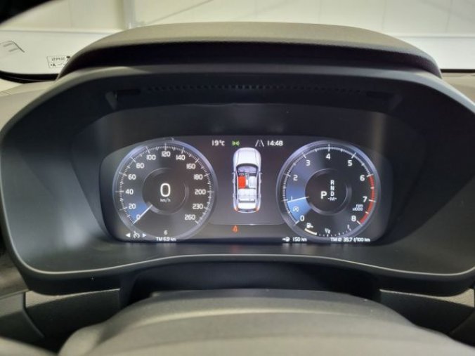 Volvo XC40, B3 2.0L 163 HP AT7 FWD CORE, barva šedá