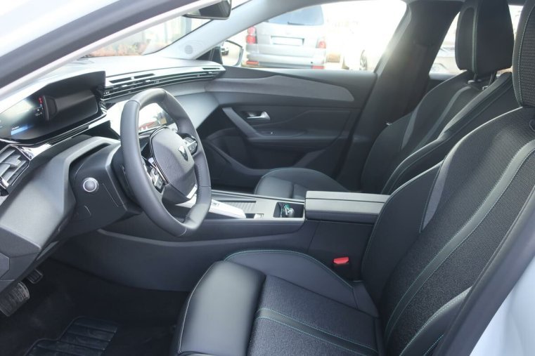 Peugeot 408, Peugeot 408 Allure Hybrid 136e - DCS6, barva bílá