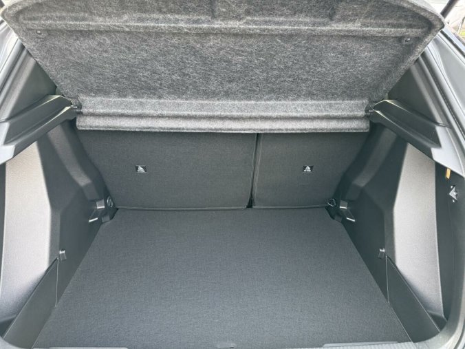 Peugeot 2008, Peugeot 2008 ACTIVE - IHNED K ODBĚRU, barva šedá