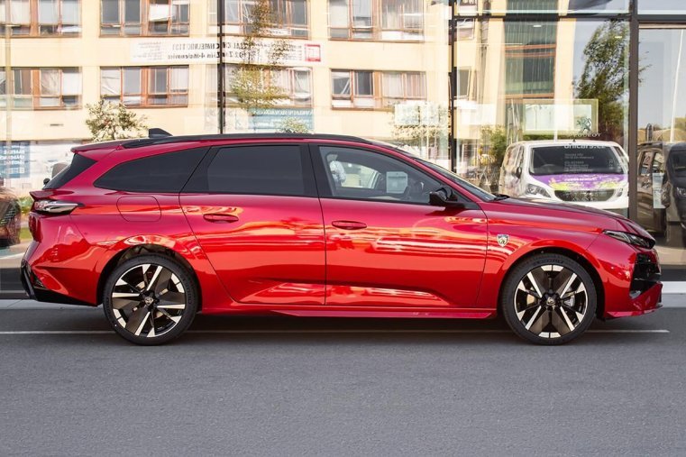 Peugeot 308, Peugeot 308 1,5 SW GT BlueHDi 130 EAT8, barva červená
