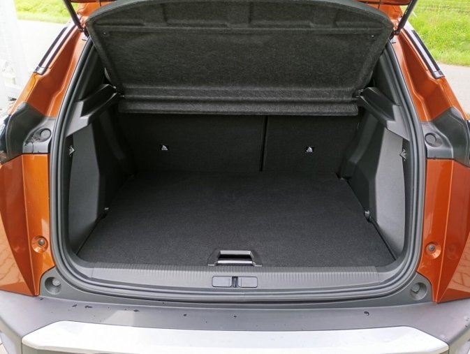 Peugeot 2008, Peugeot 2008 ALLURE PureTech 130k MAN6, barva oranžová
