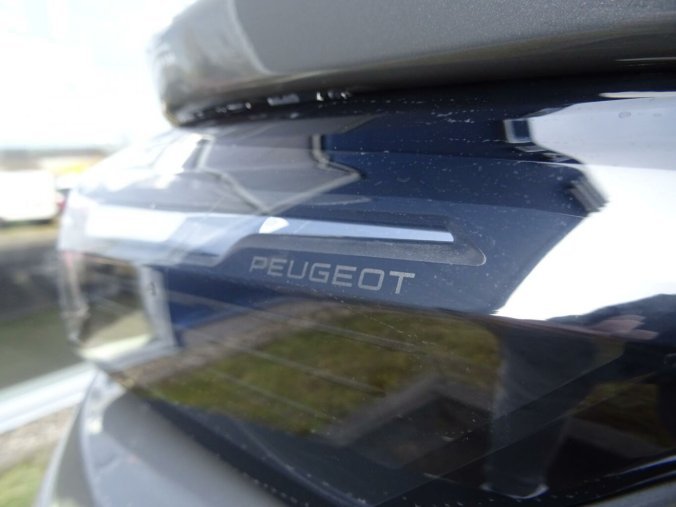 Peugeot 408, Peugeot 408 ALLURE Hybrid 145k e-DCS6, barva šedá
