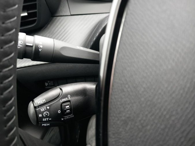 Peugeot 208, Peugeot 208 Active PureTech 75 S&S MAN5, barva žlutá