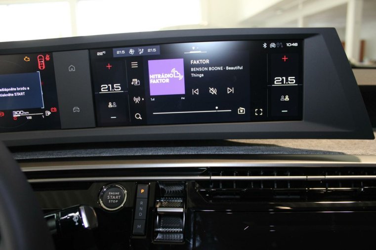Peugeot 3008, Peugeot 3008 Allure Hybrid 136 e-DCS6, barva modrá