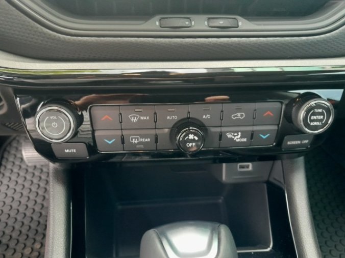 Jeep Compass, 1.5 130 PS NIGHT EAGLE Automat, barva červená