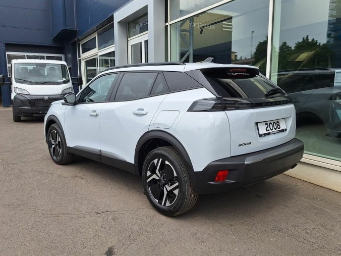 Peugeot 2008, Peugeot 2008 ALLURE Hybrid 110 e-DCS6, barva bílá