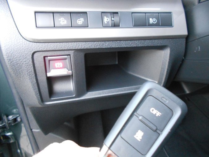 Peugeot Traveller, Peugeot Traveller Allure Standard 180 S&S EAT8, barva zelená