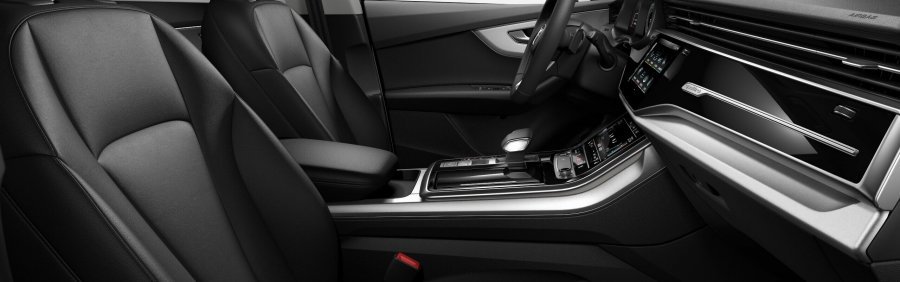 Audi Q8, Q8 55 TFSI e quattro, barva béžová