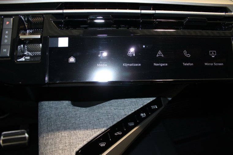 Peugeot 3008, Peugeot 3008 GT Hybrid 136 e-DCS6, barva modrá